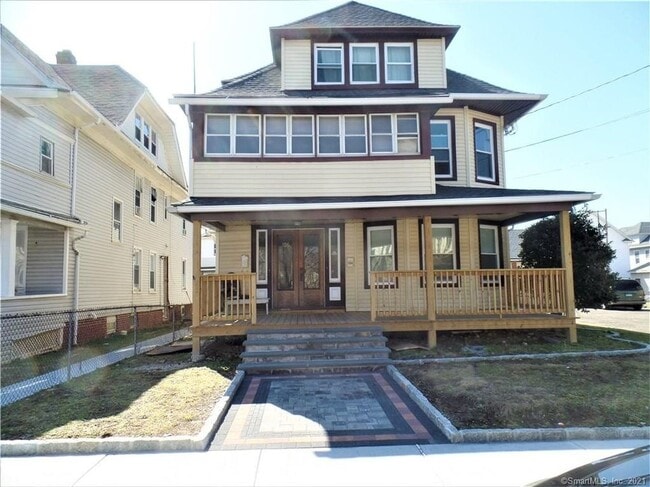Building Photo - 154 Rose St