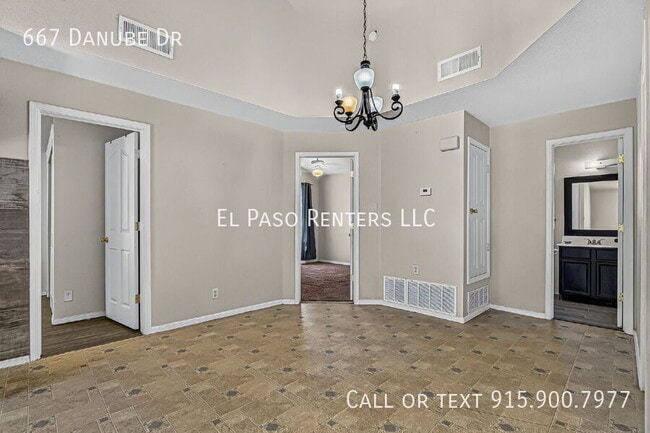 Building Photo - 667 Danube Dr
