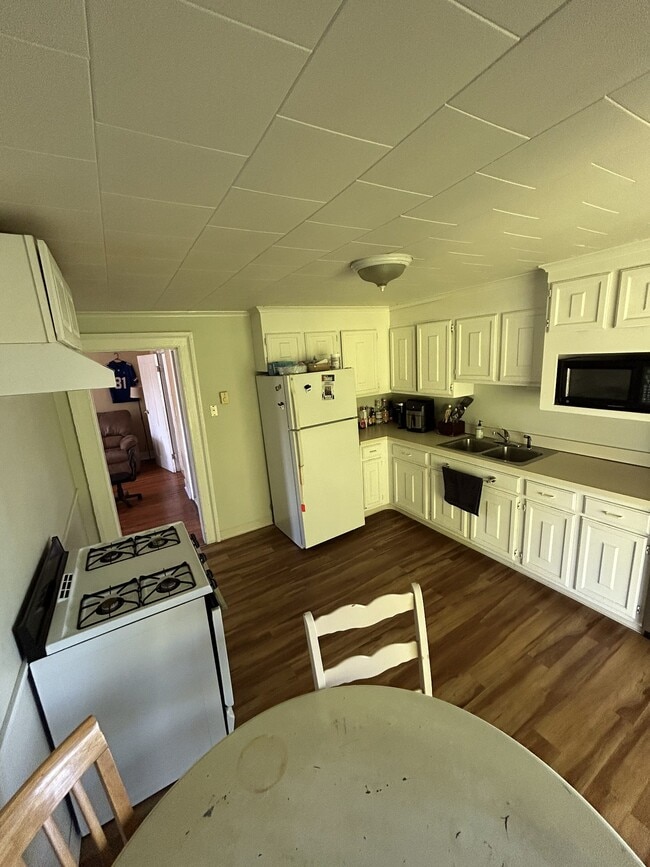 Building Photo - 117 Nicoll St