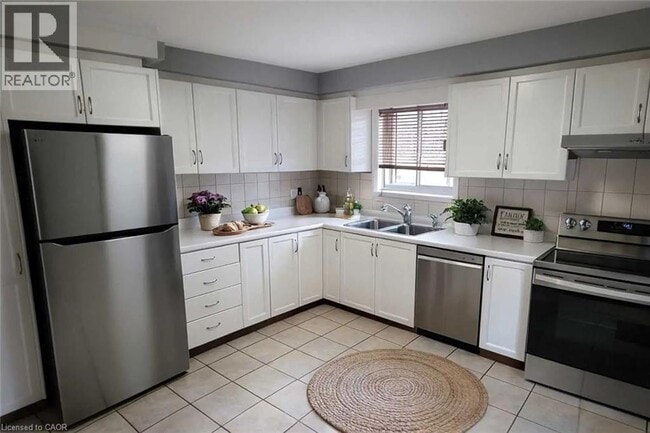 Photo du bâtiment - 276 Christopher Dr