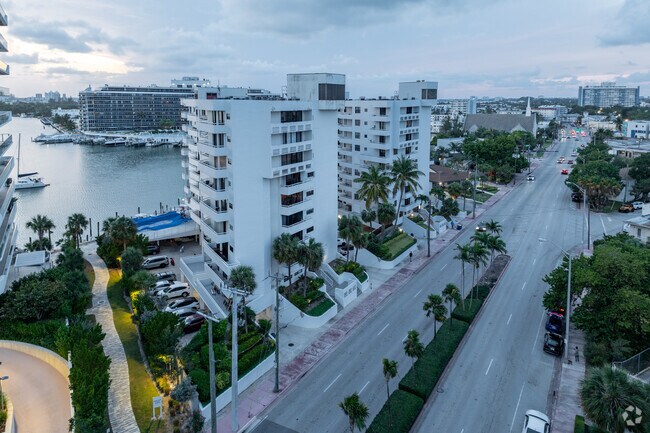 6820-6830 Dr. Indian Creek - Indian Creek Club Condominiums