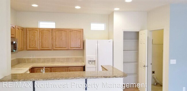 Foto del edificio - 3 br, 2.5 bath House - 7601 Rushmore Way NE