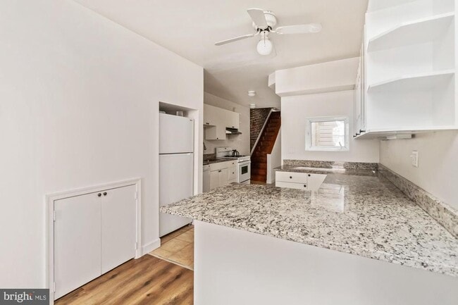 Building Photo - 1122 William St