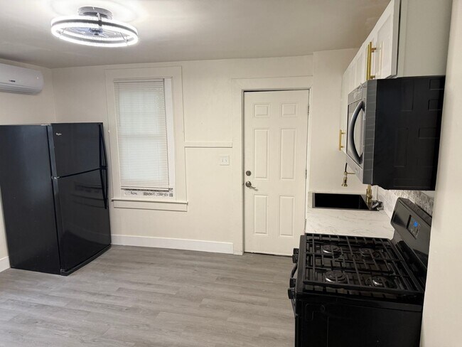 Foto del edificio - 6313 Windsor Mill Rd