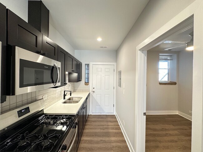 Foto del edificio - 3358 W Montrose Ave