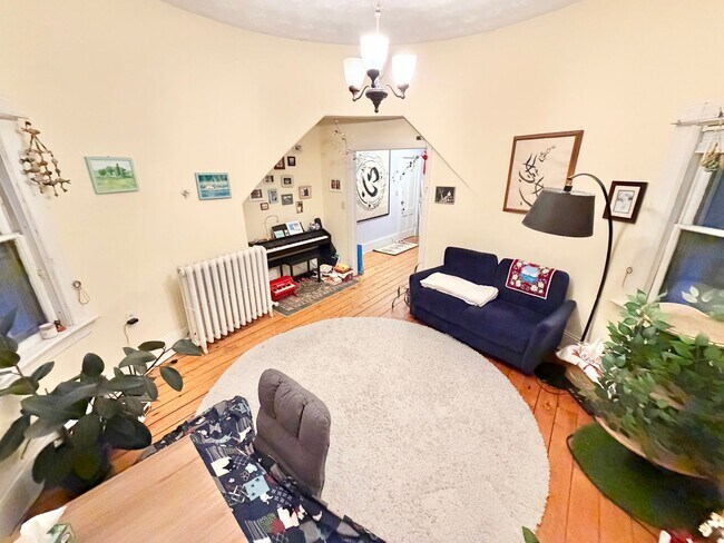 Foto del edificio - 2 Bedroom Apartment + Bonus Room Downtown Burlington Available between 5/5/26-5/15/26.