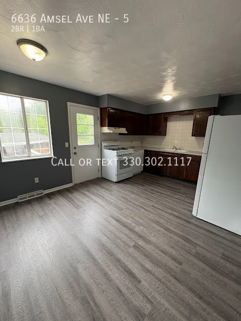 Foto del edificio - 6636 Amsel Ave NE