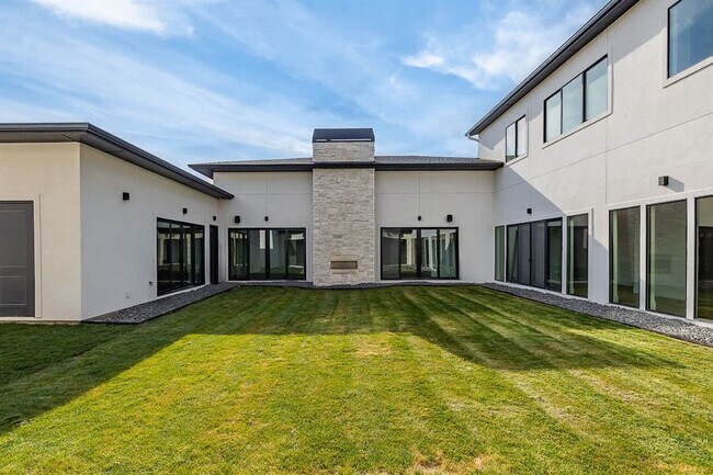 Foto del edificio - 12401 Rivendell Ct