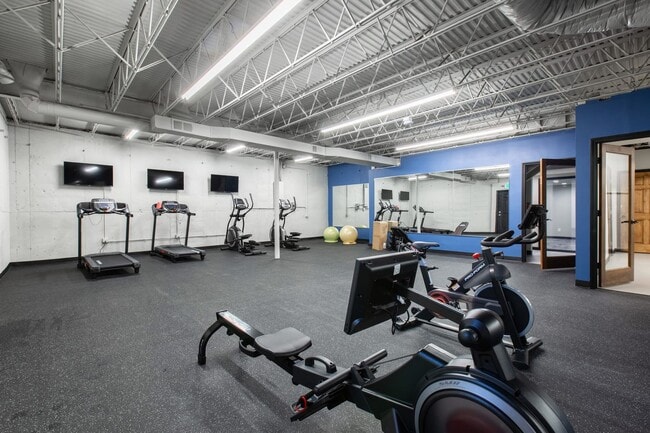 Building Photo - The Gateway at Skyline