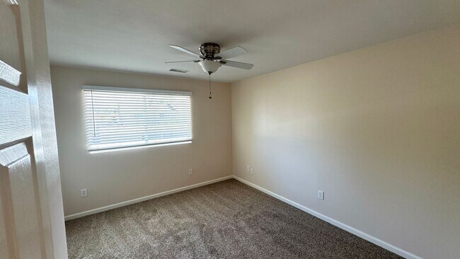 Foto del edificio - Large spacious 2 Bedroom in UTC