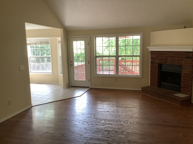 Living room - 844 S Dexter Ave