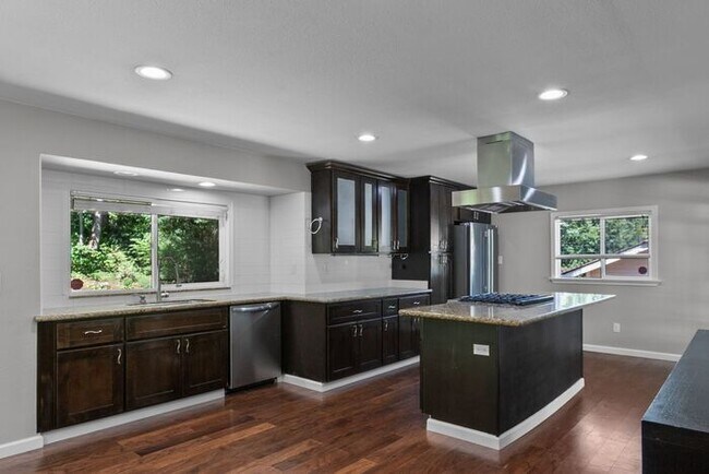 Foto del edificio - Air Conditioned Urban Retreat in Whispering Pines