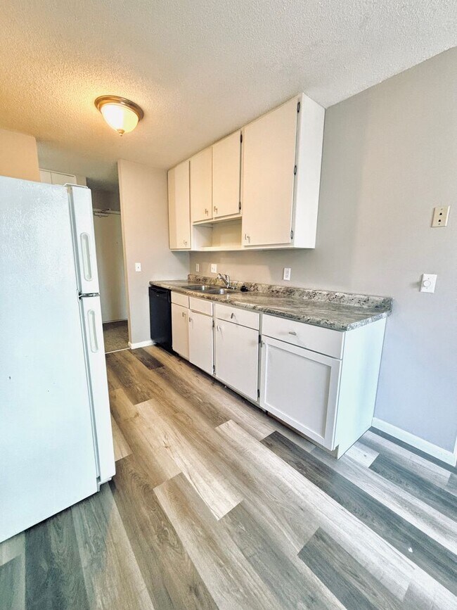 Building Photo - LOCATION LOCATION!  Prime, 1 bed/1 bath Co...
