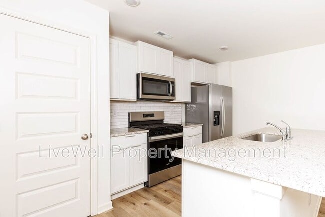 Building Photo - 853 Fish Camp Rd