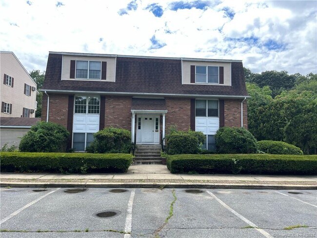 Building Photo - 302 Boston Post Rd