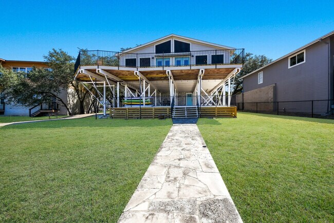 Foto del edificio - 21611 High Dr