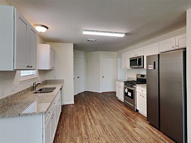 Building Photo - 4407 Crossvine Ave