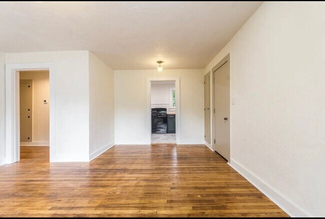 Foto del edificio - Recently Renovated 2 Bedroom Apartment in Duckpond