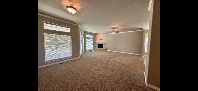 Building Photo - 608 Geneva Dr