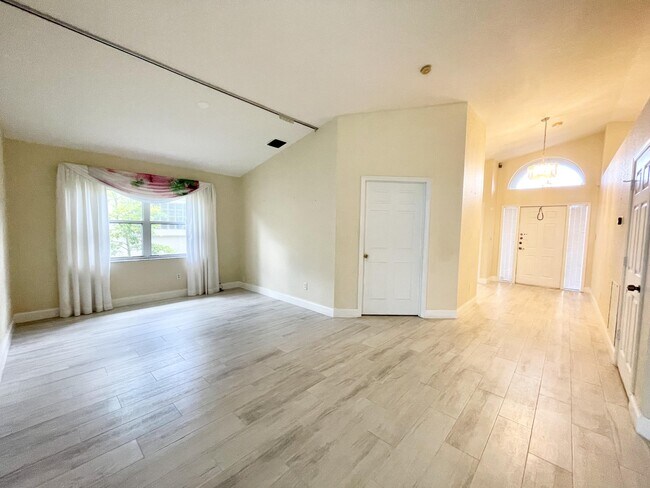 Building Photo - 8855 Thames River Dr