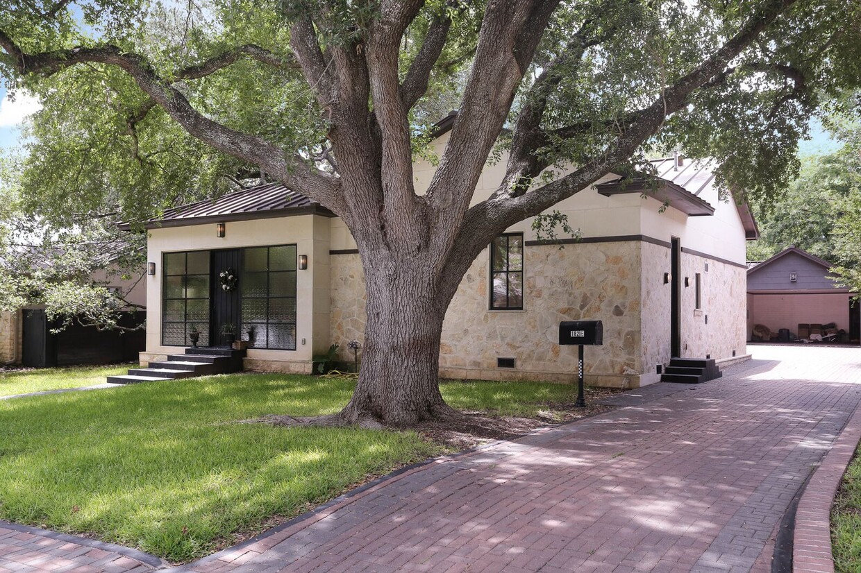 Foto principal - LUXURY 4-BEDROOM HOME IN ALAMO HEIGHTS