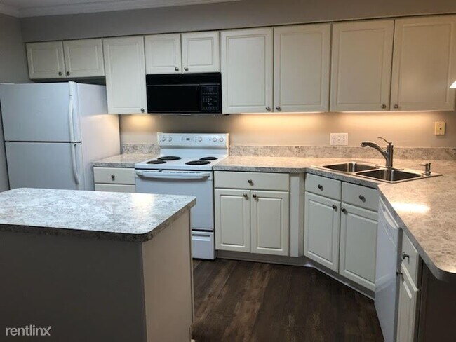 Building Photo - 2 br, 2 bath Condo - 3011 Cameron Drive