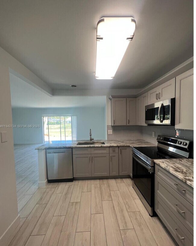 Building Photo - 19420 Carolina Cir