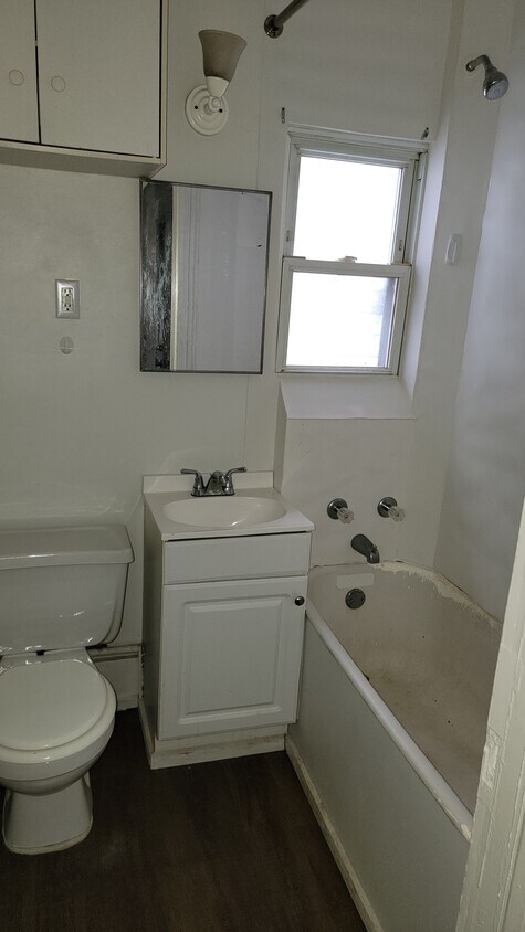 Building Photo - 824 16th St