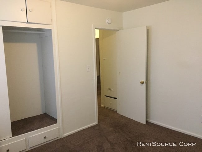 Building Photo - 2 Bedroom / 1 Bathroom for Rent in Lancaster