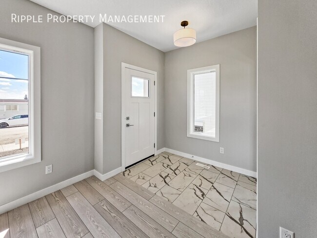 Building Photo - BRAND NEW SPACIOUS 3 BEDS, 2.5 BATHS UPPER SUITE | MODERN OPEN-CONCEPT LIVING IN HUXLEY