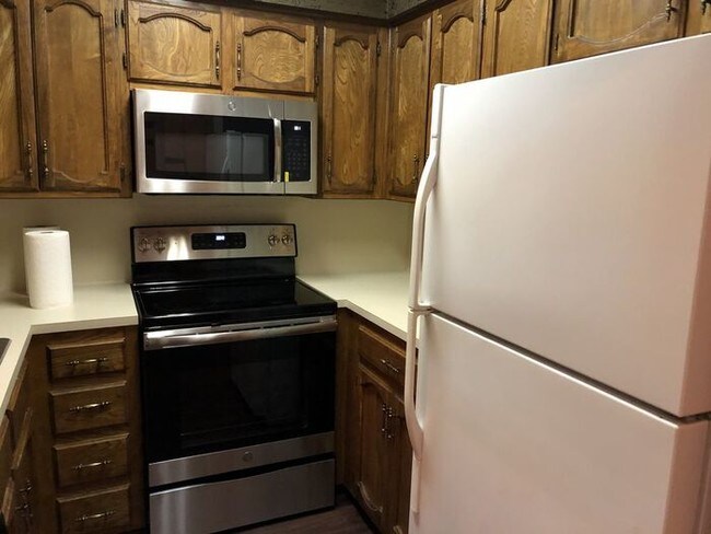 Building Photo - 2 Bedroom Condo with loft / UNIT 210