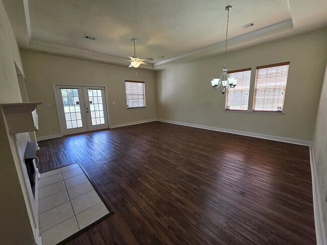 Foto del edificio - 5531 Hampton Woods Way
