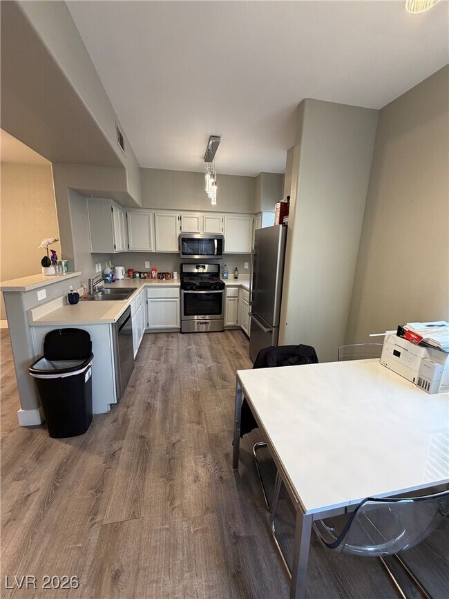 Foto del edificio - 9050 W Warm Springs Rd