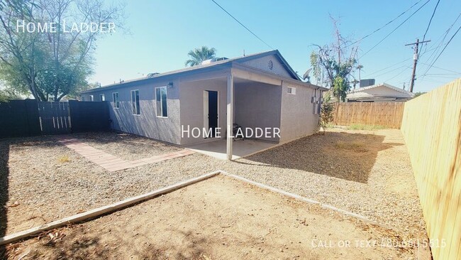 Building Photo - Cute 3 bedroom duplex with private yard!