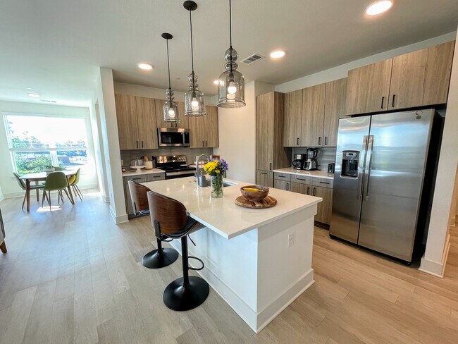 Brand new, high end kitchen - 8440 Creekside Green Dr