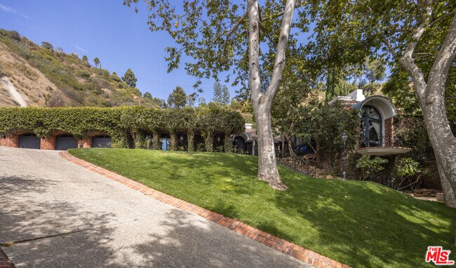Foto del edificio - 9507 Heather Rd