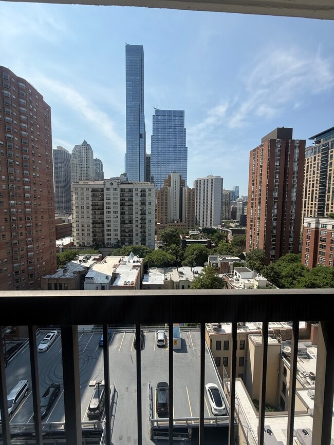 Building Photo - 33 W Delaware Pl