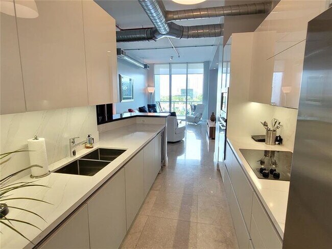 Foto del edificio - 3029 NE 188th St