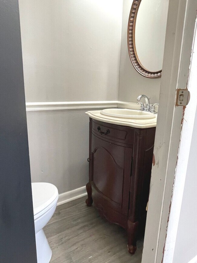 Building Photo - CLOSE TO EVERYTHING - FREDERICKSBURG RENOV...