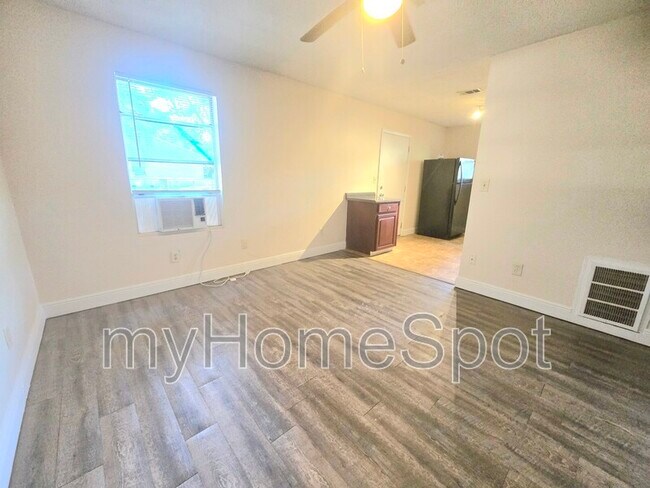 Foto del edificio - 1731 Knight Dr