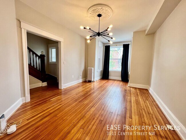 Foto del edificio - 3511 Center St NW