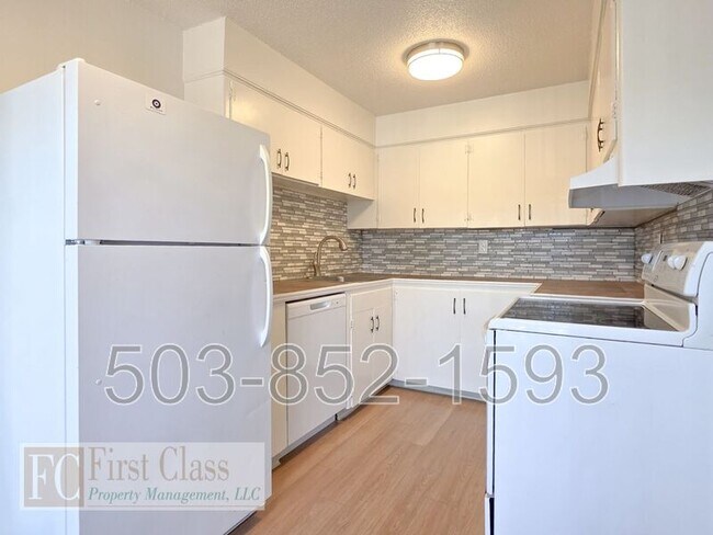 Foto del edificio - 12345 SW Hall Blvd