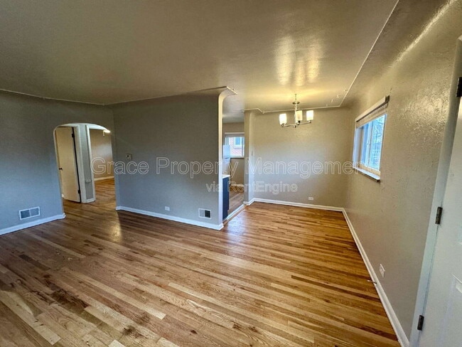 Foto del edificio - 3523 S Downing St