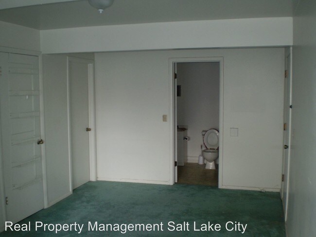 Building Photo - 783 E Whispering Pine Dr