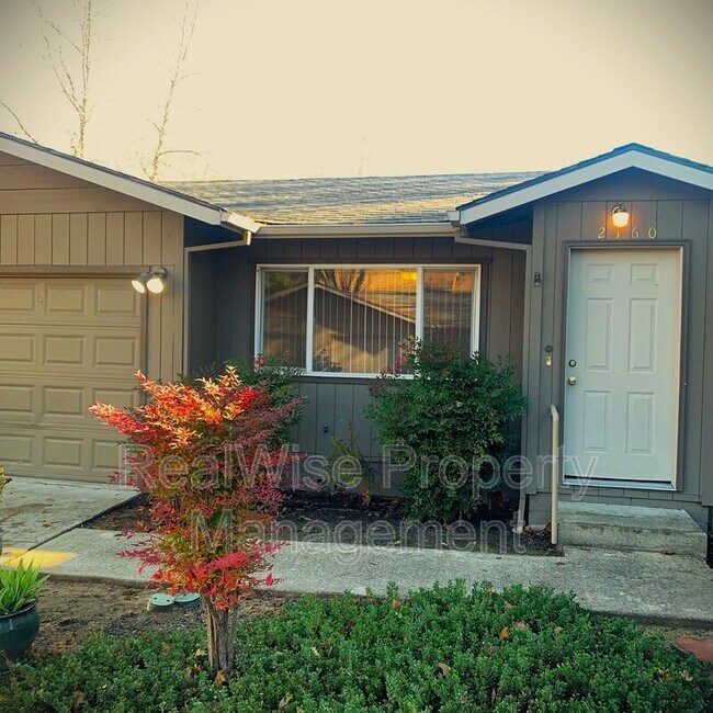 Building Photo - 2160 NW North Hill Dr