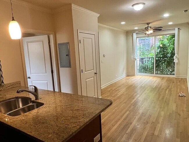 Foto del edificio - 3709 N Kenneth Ave