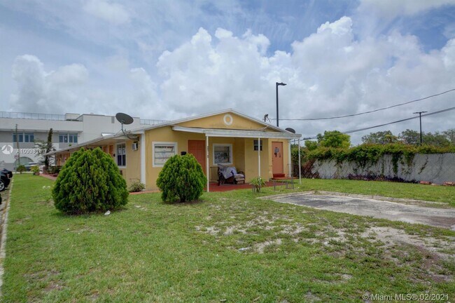 Building Photo - 2649 Van Buren St