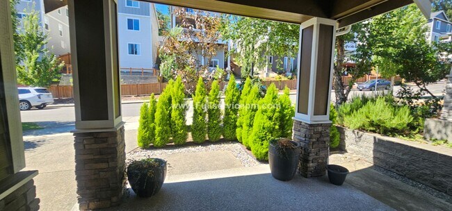Foto del edificio - Newer Incredible home with all the amenities!