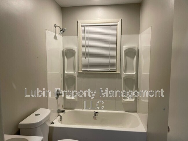 Foto del edificio - 284 Ingle Ave