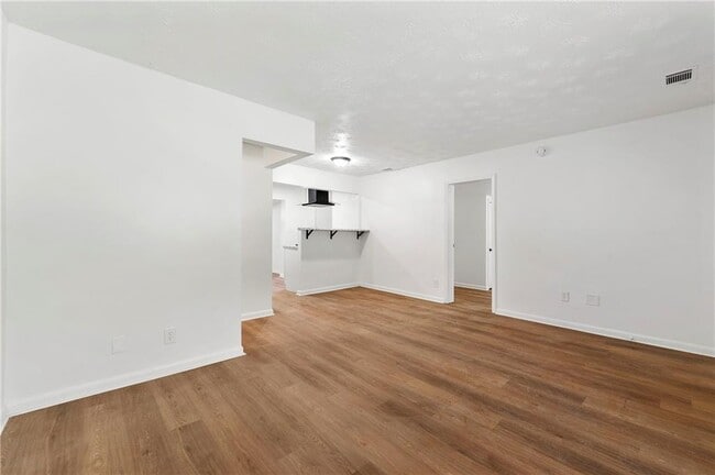 Building Photo - 5340 Lee Cir